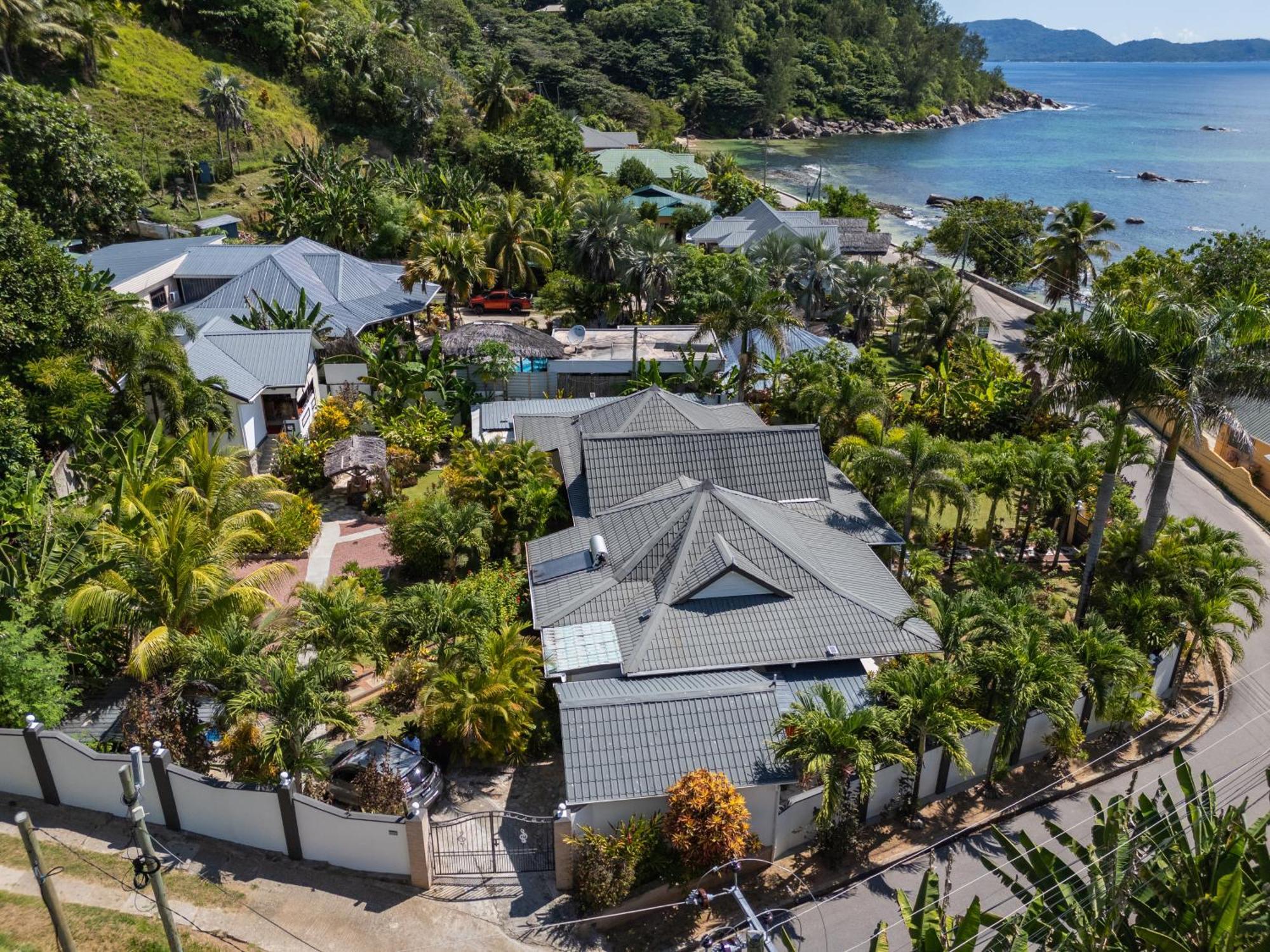 Nid'Aigle Lodge Baie Sainte Anne Екстериор снимка