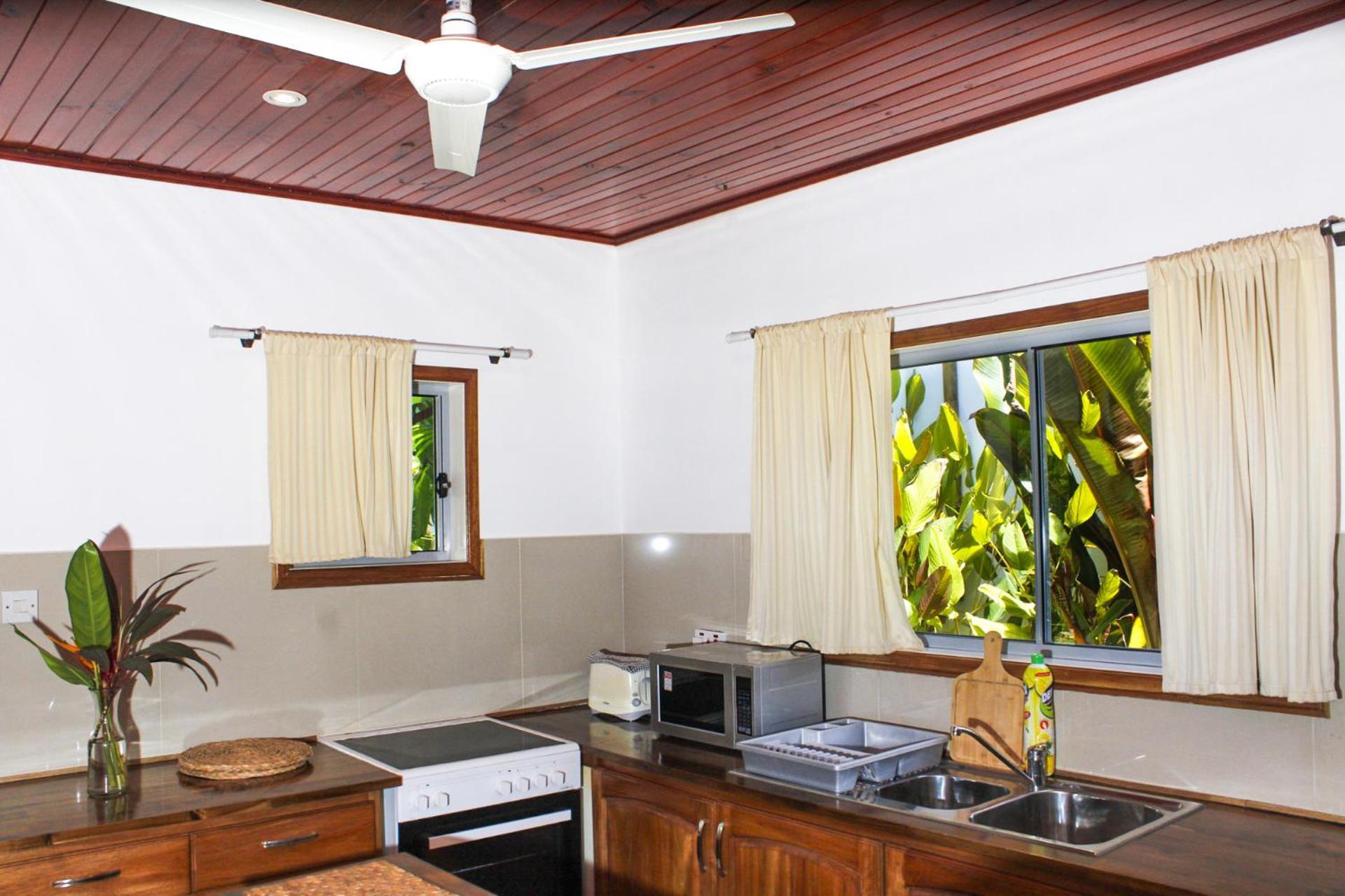 Nid'Aigle Lodge Baie Sainte Anne Екстериор снимка