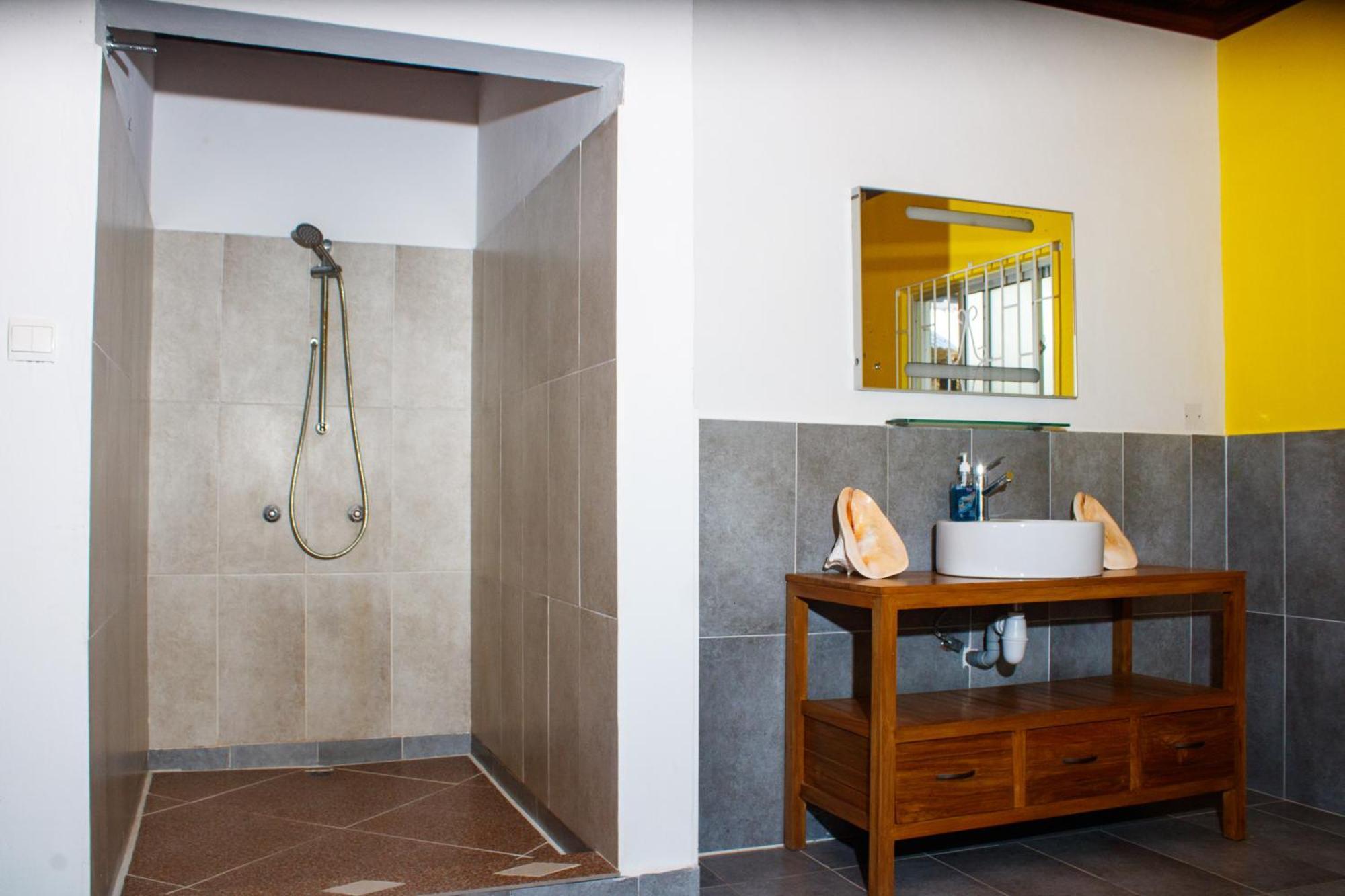 Nid'Aigle Lodge Baie Sainte Anne Екстериор снимка