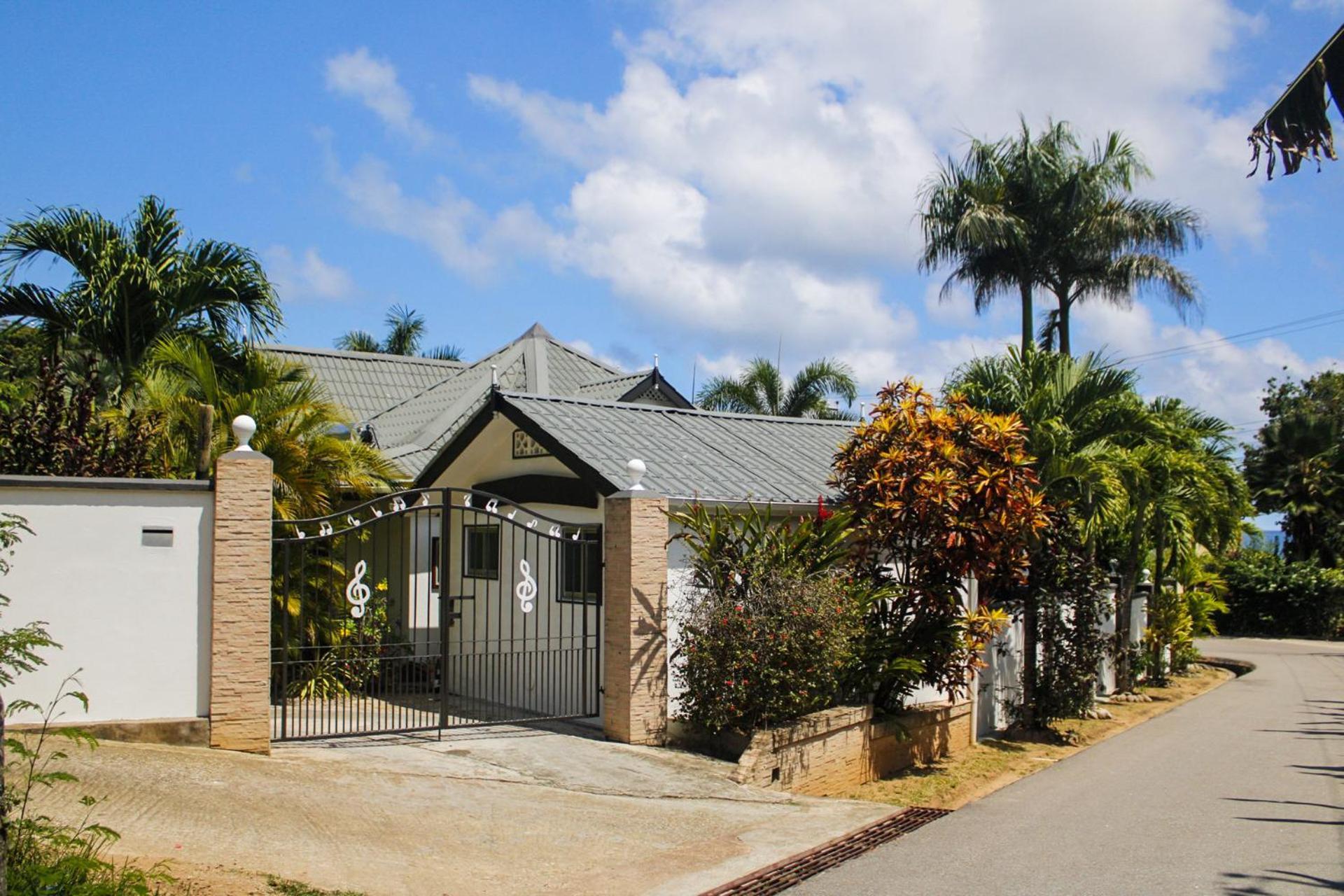 Nid'Aigle Lodge Baie Sainte Anne Екстериор снимка
