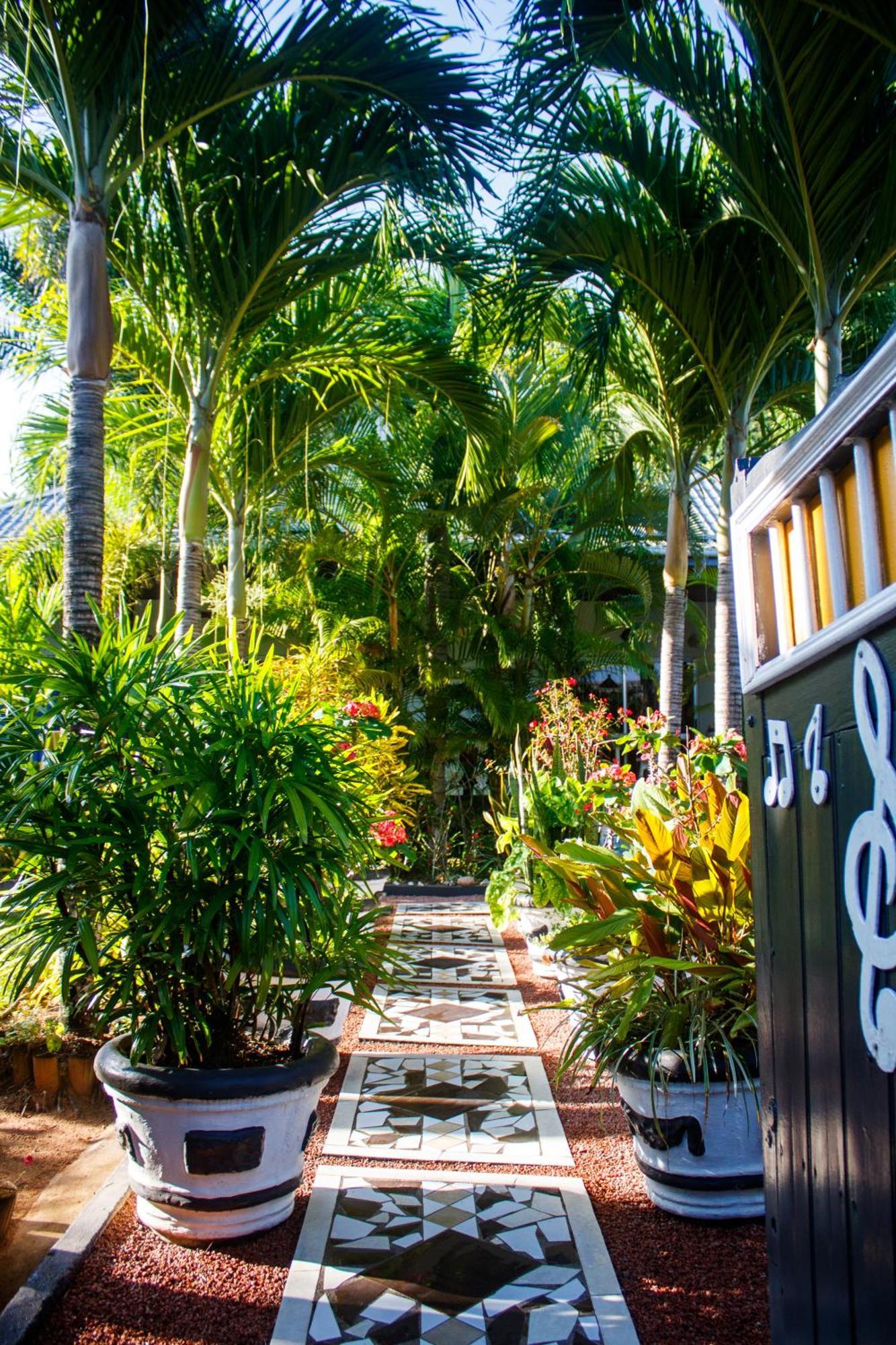 Nid'Aigle Lodge Baie Sainte Anne Екстериор снимка