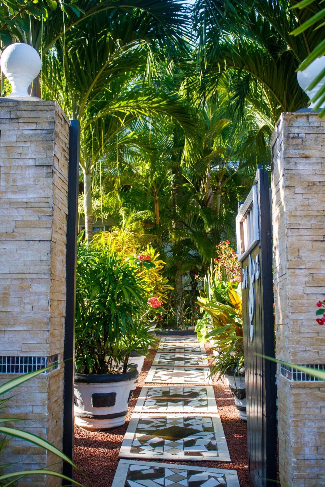 Nid'Aigle Lodge Baie Sainte Anne Екстериор снимка