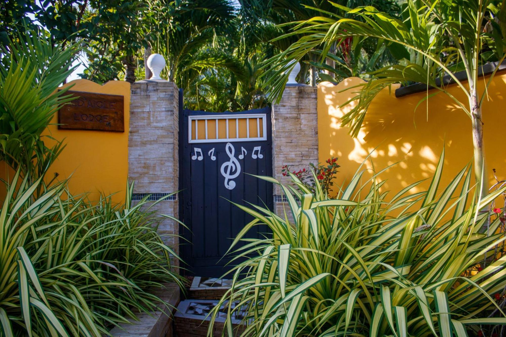 Nid'Aigle Lodge Baie Sainte Anne Екстериор снимка