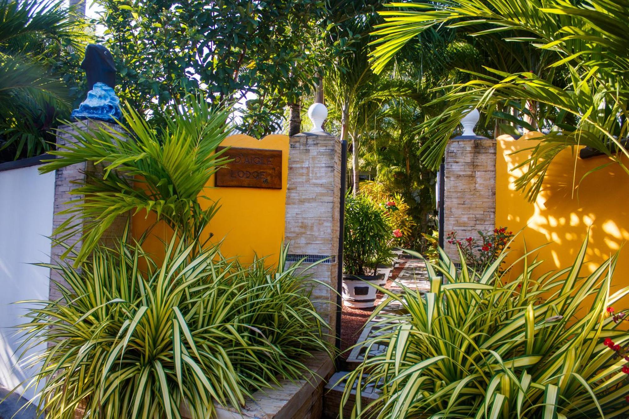 Nid'Aigle Lodge Baie Sainte Anne Екстериор снимка
