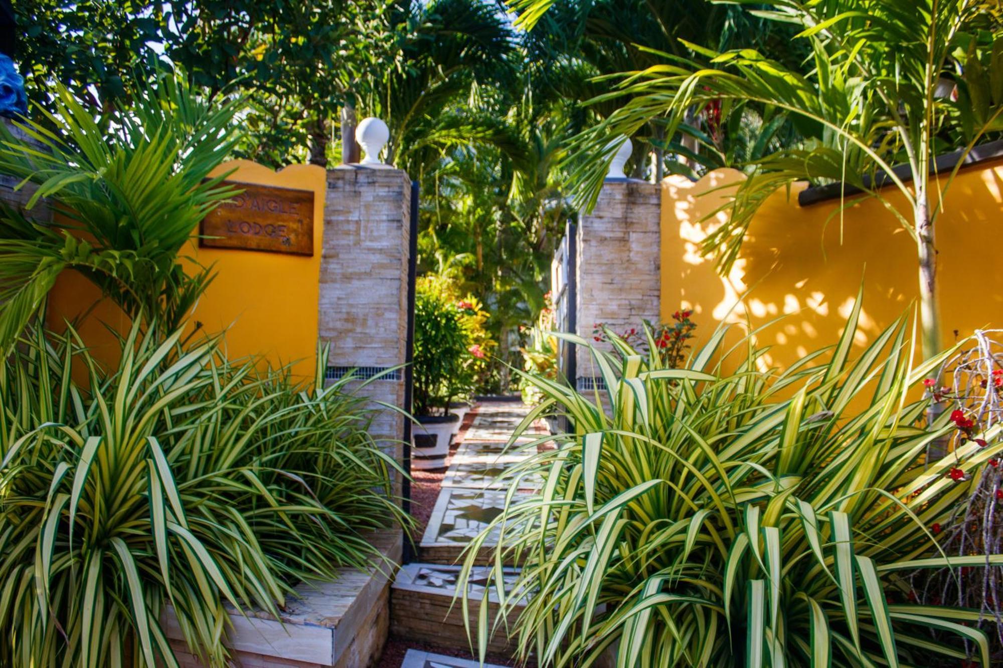 Nid'Aigle Lodge Baie Sainte Anne Екстериор снимка